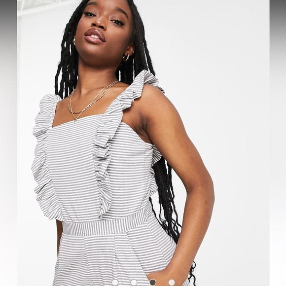 Missguided jumpsuit with frill front in stripe *LIGHT BROWN* - Picture 3 of 7